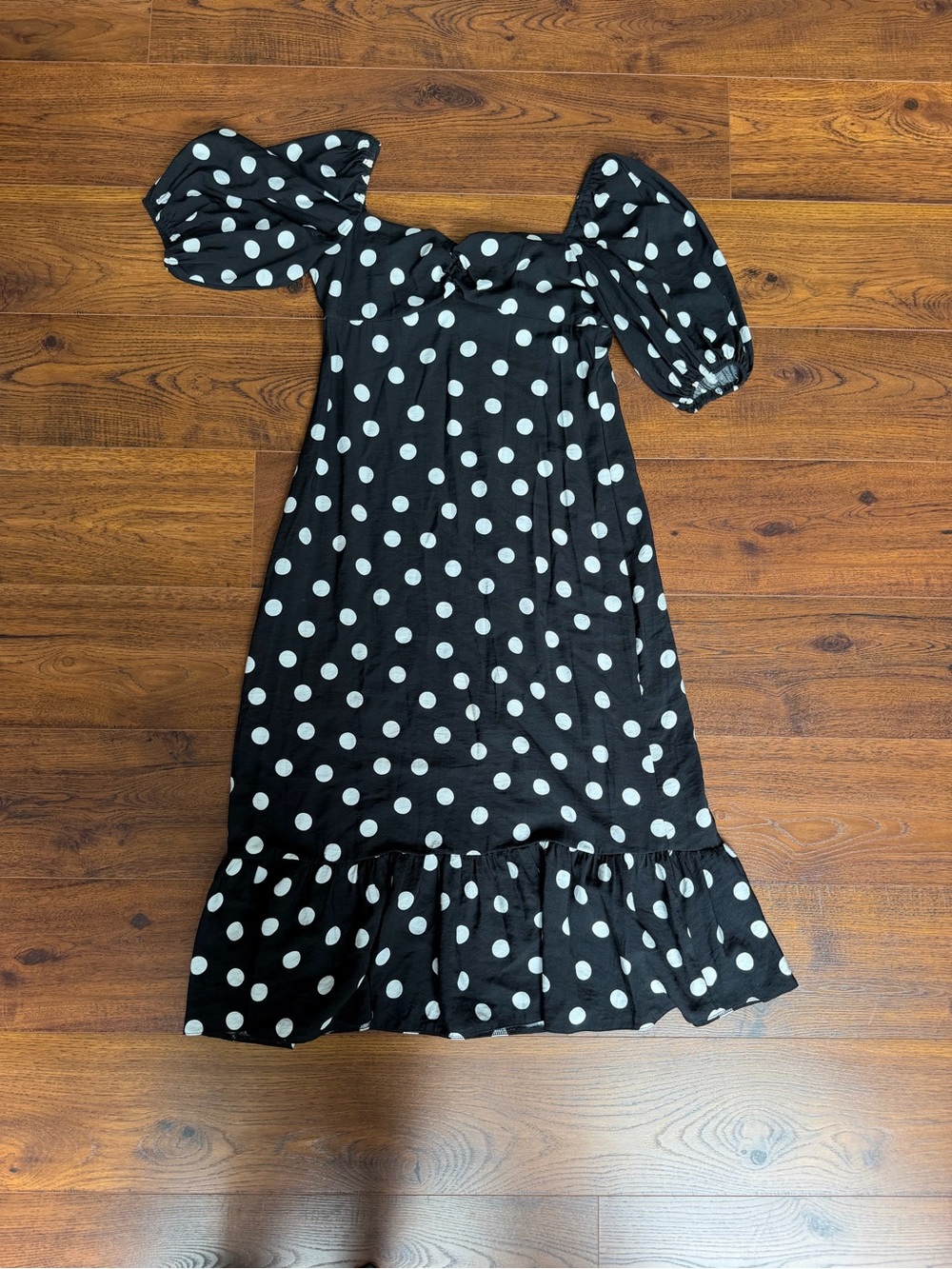 Off-Shoulder Black Polka Dot Maxi Dress with Puff Sleeves